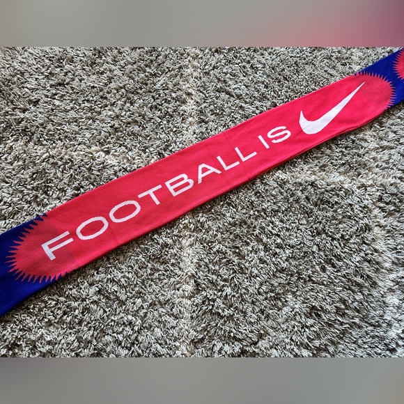 Nike x Ted Lasso football is life scarf - Picture 4 of 4